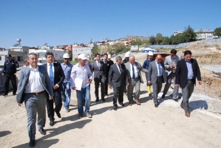 AK Parti'li Ünüvar Kozan'da incelemelerde bulundu