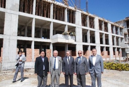 AK Parti'li Ünüvar Kozan'da incelemelerde bulundu