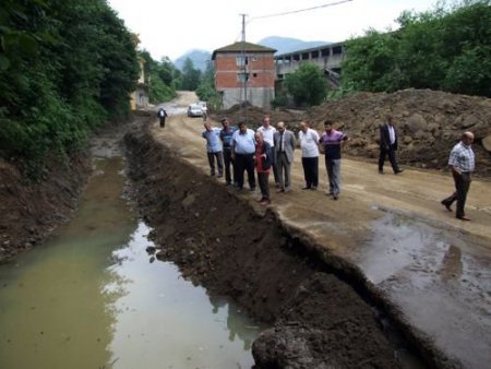 Ak Partili Yetkililer Rize'de Sel Bölgelerinde İncelemeler Yaptı