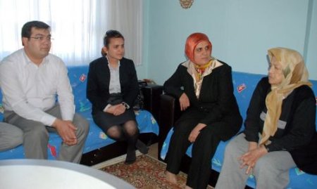 Ak Partililerden Yaşlılara Evinde Ziyaret