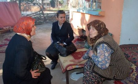 Ak Partililerden Yaşlılara Evinde Ziyaret