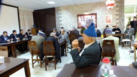 AK Partililerin huzurevi ziyareti