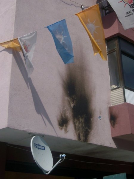 Ak Parti’nin İrtibat Bürosuna Molotof Kokteyli