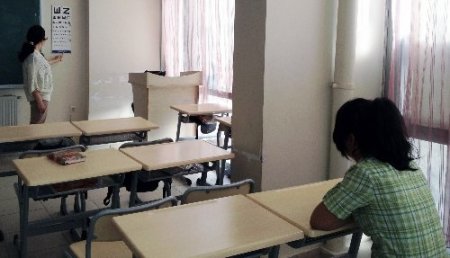 AKAD’dan okuma salonu çocuklarına göz taraması