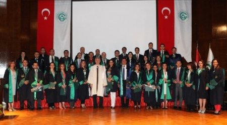 Akademik aşama kaydeden öğretim üyelerine plaket verildi