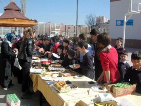 Akansu Koleji'nden Yardıma Muhtaç Öğrenciler Yararına Kermes