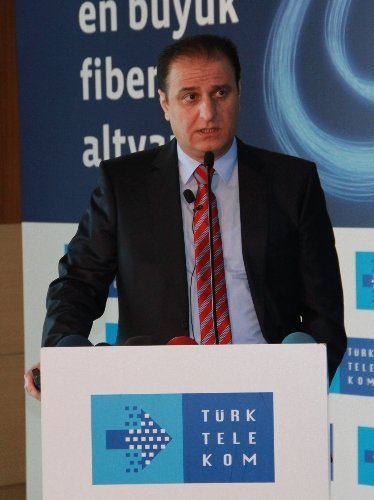 Akarca: Türk Telekom, dünyayı 4 kez dolaşan fiber kablo döşedi