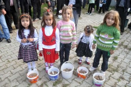 Akardere Köyü'nde Kurban Etleri Bir Asırdır Birlikte Yeniyor