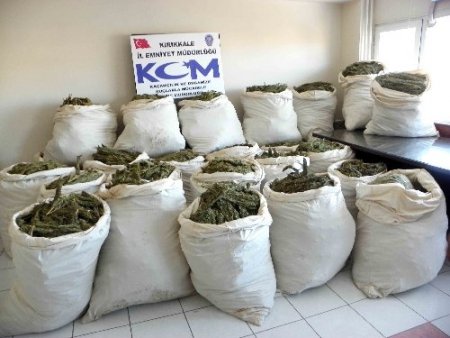 Akaryakıt tankerinde 1 ton esrar ele geçirildi