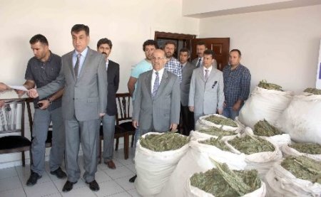 Akaryakıt tankerinde 1 ton esrar ele geçirildi