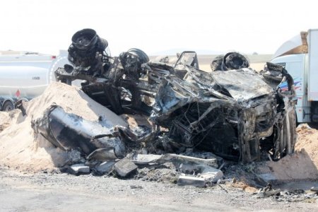 Akaryakıt Yüklü Tanker Devrilerek Yandı