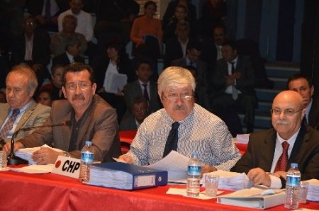 Akaydın, eleştirilere rağmen 2012 faaliyet raporundan onay aldı