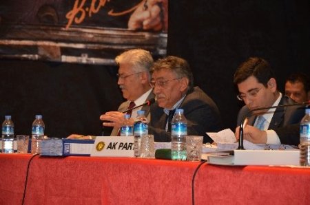 Akaydın, eleştirilere rağmen 2012 faaliyet raporundan onay aldı