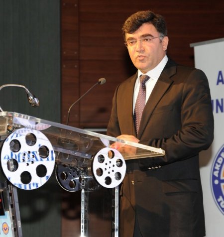 Akaydın'dan Turizm Kongresi'ne katılmayan Bakan Günay'a: Neredesin