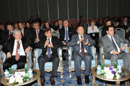 Akaydın'dan Turizm Kongresi'ne katılmayan Bakan Günay'a: Neredesin