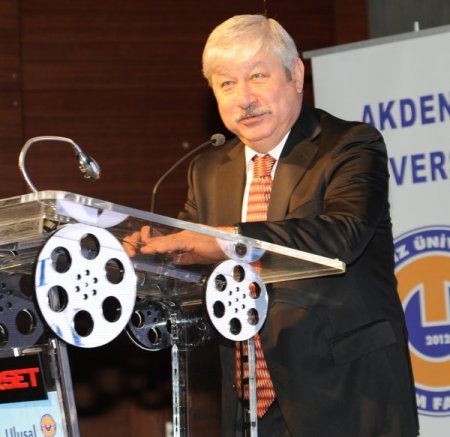 Akaydın'dan Turizm Kongresi'ne katılmayan Bakan Günay'a: Neredesin