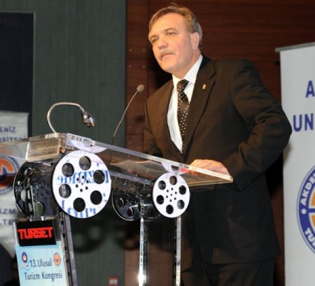 Akaydın'dan Turizm Kongresi'ne katılmayan Bakan Günay'a: Neredesin