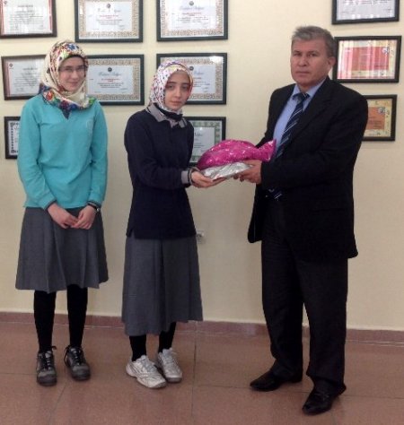 Akçaabat Kaymakamı Ulusoy YGS'de başarılı öğrencileri ödüllendirdi