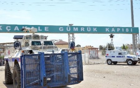 Akçakale Gümrük Kapısı'nda gerginlik, 1 polis ağır 7 kişi yaralı