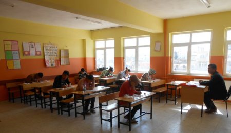 Akçakale'de Feza Dershanesi'nden YGS provası