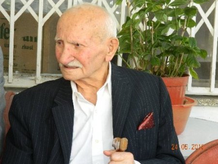 Akçakocalı hayırsever belediyeye tam donanımlı ambulans bağışladı