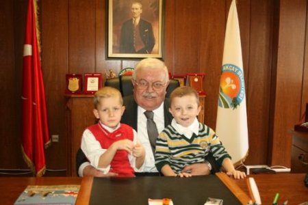 Akçay Belediyesi Vatandaşlar Ve Kuruluşlarla Bayramlaştı