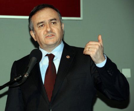 Akçay: Kimseyi Türkiye Cumhuriyeti Başbakanı'na, bakanına küfrettirmeyiz
