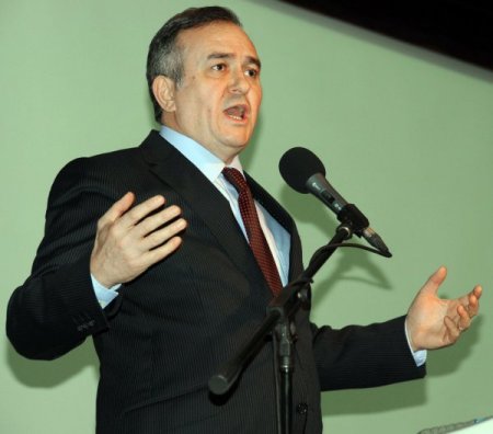 Akçay: Kimseyi Türkiye Cumhuriyeti Başbakanı'na, bakanına küfrettirmeyiz