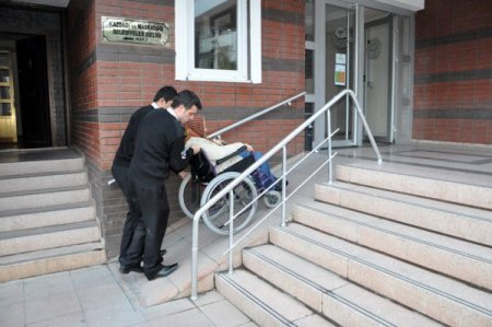 Akçay’da dokuz engelliye tekerlekli sandalye verildi