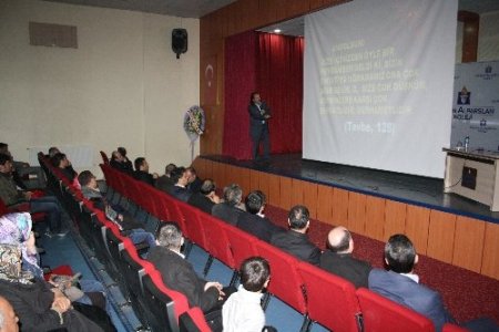 Akçor: 12 İslam ülkesinin bayrağındaki hilal, ay Allah ve Resulünü temsil ediyor