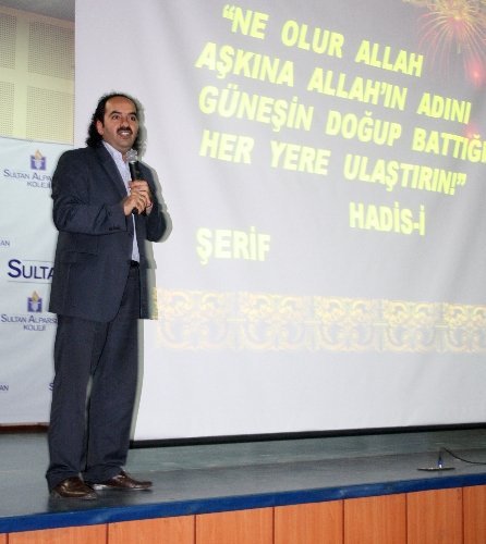 Akçor: 12 İslam ülkesinin bayrağındaki hilal, ay Allah ve Resulünü temsil ediyor