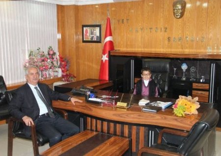 Akdağmadeni’nde öğrenciler makamları devraldı