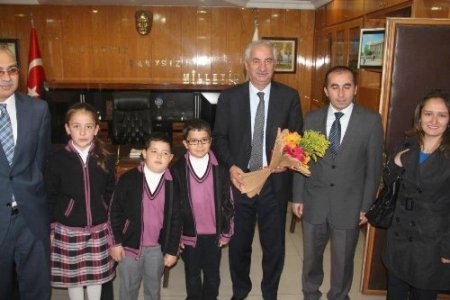 Akdağmadeni’nde öğrenciler makamları devraldı
