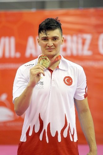 Akdeniz Oyunları'nda tekvando artı 80 kiloda Ali Sarı altın madalya kazandı