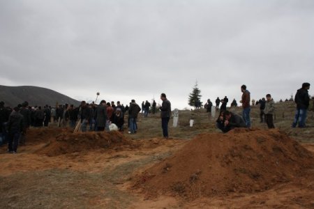 Akgül ailesi yan yana defnedildi