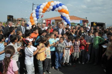 Akhisar Semt Sahası Ve Lokal Binası Hizmete Açıldı