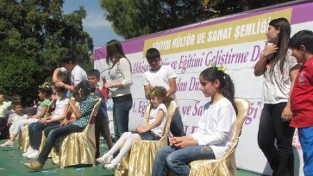 Akhisar'da çocuk şenliği