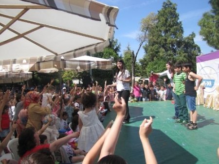 Akhisar'da çocuk şenliği