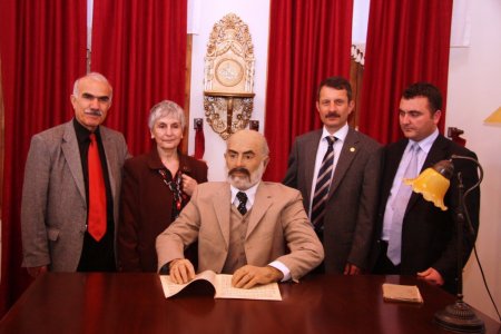 Akif’in torunu Selma Argon dedesinin üniversitesinde