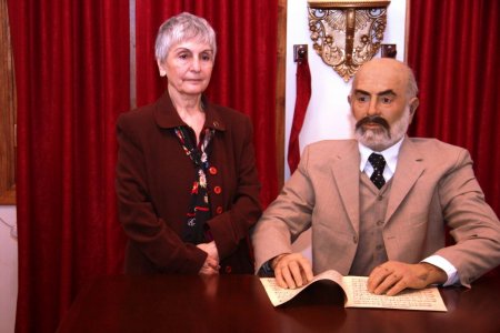 Akif’in torunu Selma Argon dedesinin üniversitesinde