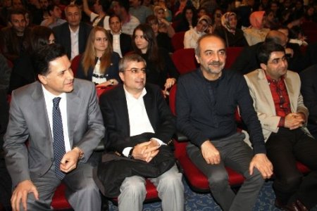 Akil Adamlar, Mardin Dinler ve Diller Korosunun 5 dilde ki konserini dinledi