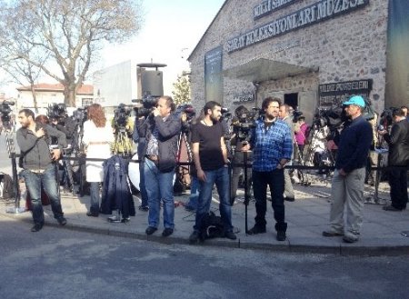 Akil Adamlar Toplantısı'nı basın ordusu izliyor