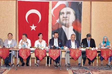 Akil İnsan Kadir İnanır: Söylendiği gibi akıl vermiyoruz, akıl alıyoruz