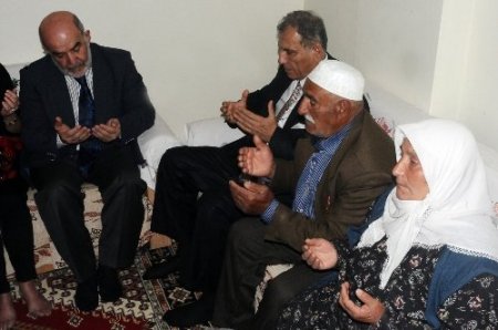Akil İnsanlar, Sivas'ta şehit ailesini ziyaret etti