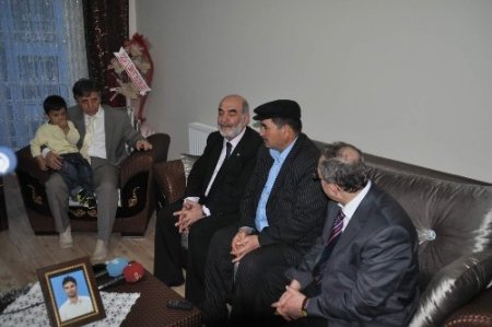 Akil İnsanlar, Yozgat’ta şehit ailesini ziyaret etti