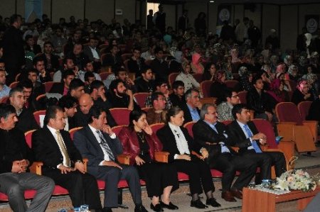 Akil insanlar barış süreciyle ilgili gençlerin görüş ve taleplerini dinledi