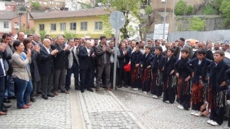 Akil İnsanlar Bitlis’te barış halayları çekti