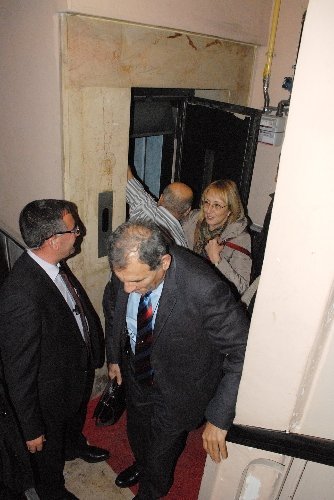 Akil İnsanlar Heyeti asansörde mahsur kaldı