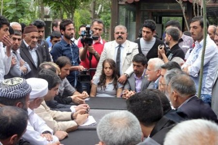 Akil insanlar heyeti Cizre’de esnafı ve avukatları dinledi