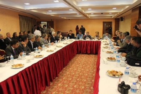 Akil İnsanlar Heyeti’nin toplantısını İşçi Partililer sabote etmeye kalktı